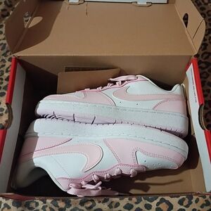 Nike Kids' Low-Top Sneakers in White and Pink